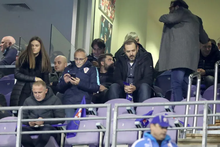 Pogledajte samo u čijem je društvu Zlatko Dalić pratio utakmicu Hrvatske i Slovenije