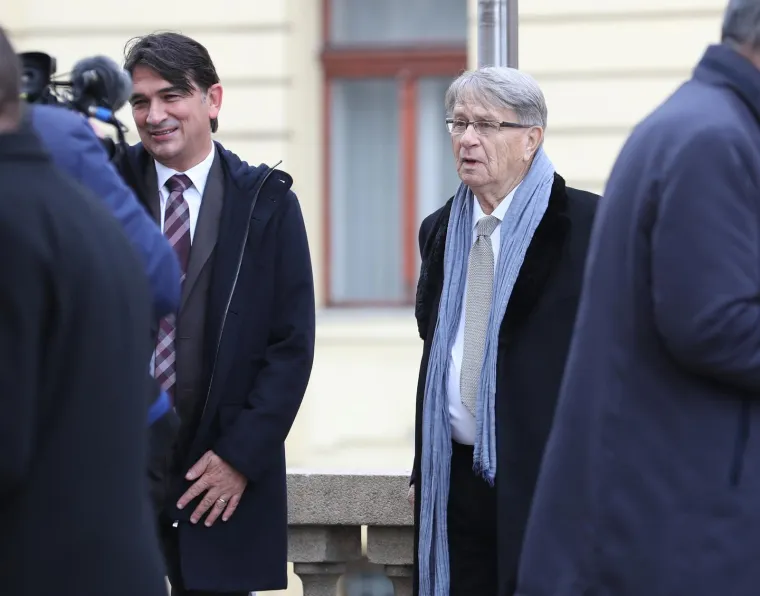 Pogledajte samo u čijem je društvu Zlatko Dalić pratio utakmicu Hrvatske i Slovenije