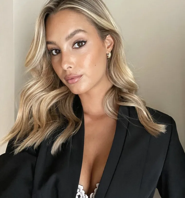 Dok slavni napadač doživljava te&scaron;ke trenutke, karijera atraktivne Viki ide uzlaznom putanjom