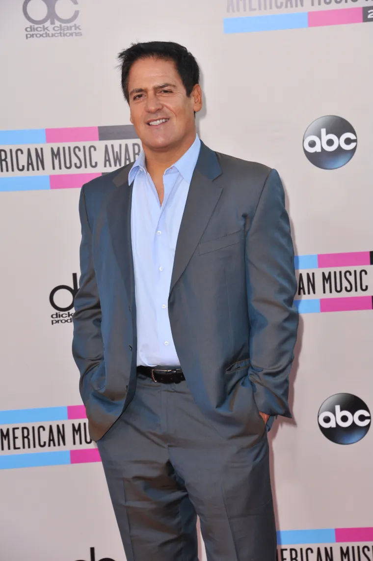 Provjeravaju svoju e-po&scaron;tu.
Zvijezda "Shark Tanka" Mark Cuban svakog jutra provede sat vremena provjeravajući svoju e-po&scaron;tu. Kaže da mu slanje mailova olak&scaron;ava kreiranje dnevnog rasporeda jer ne mora sa svima zakazati sastanke i obaviti telefonske pozive.