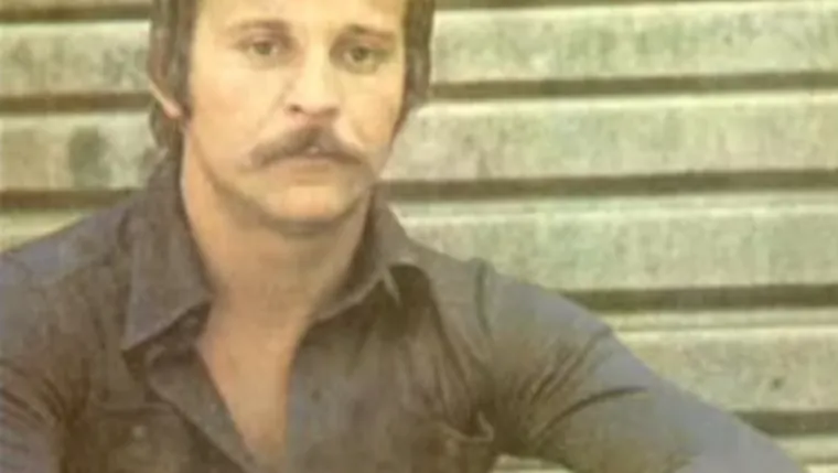 Davorin Popović Pimpek - U obitelji su ga odmilja zvali Davor i Dačo. Sam sebe zvao je Pjevačem, počinjući svoje priče rečenicom: "Slu&scaron;aj da ti Pjevač ne&scaron;to kaže...", ali najupamćeniji je ipak ostao kao Pimpek. Svoj je nadimak dobio zbog izrasline iza lijevog uha.