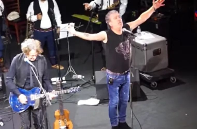 Mladen Vojičić svoj je nadimak dobio jo&scaron; u ranom djetinjstvu, dok je imao problema s izgovorom slova V. Jednom je prilikom, vidjev&scaron;i vlak, rekao: "Ide lokomotifa" i tako dobio svoj nadimak.

