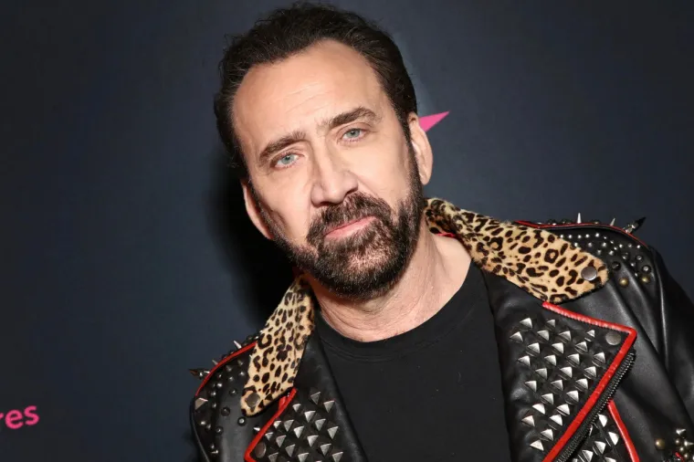 Nicholas Cage - Nicholas je morao izmisliti svoj nadimak kako ga javnost ne bi povezivala s njegovim slavnim ujakom, redateljem Francisom Fordom Coppolom jer njegovo pravo ime glasi Nicholas Kim Coppola. Marvelov lik Luke Cage bio mu je inspiracija za novo ime. 
