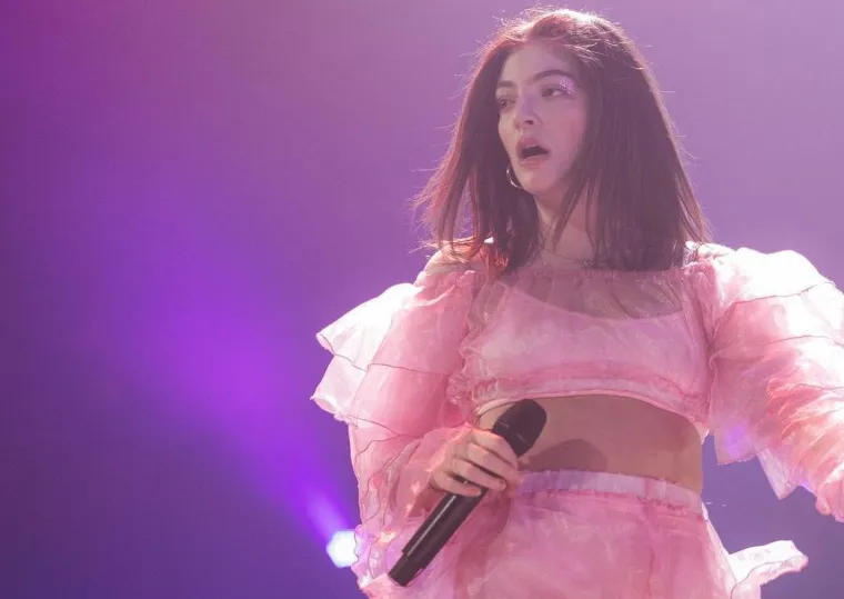 Ella Marija Lani Yelich-O'Connor - tko bi to upamtio? Zato se Lorde jako dobro pamti. Jako je voljela proučavati aristokratski svijet te je stoga odabrala nadimak Lorde.