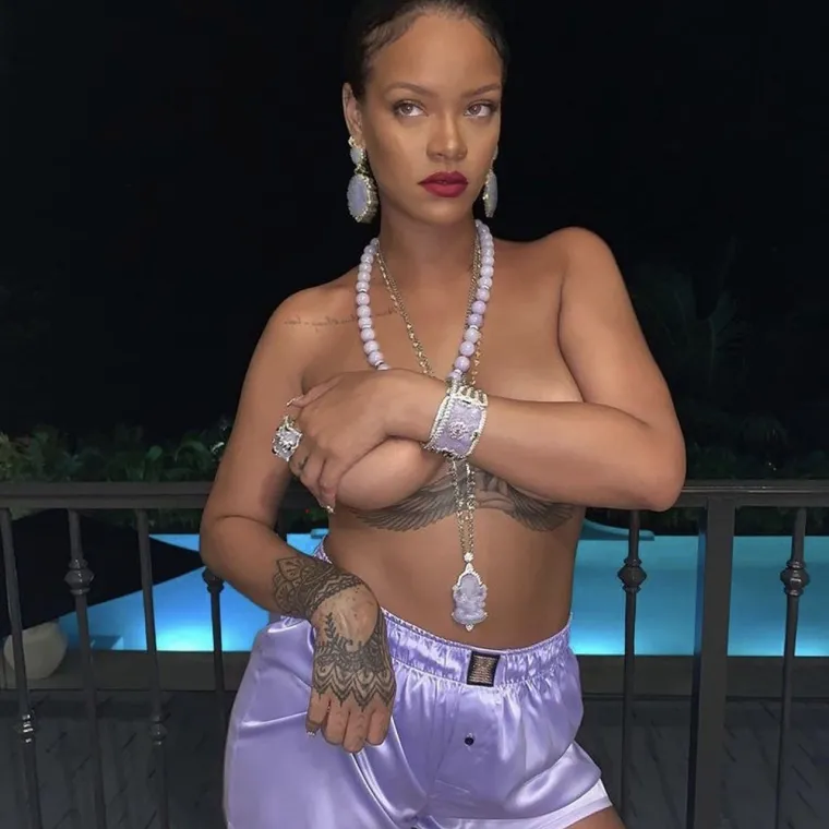 Rihanna u uskoj haljini bez grudnjaka svima spustila vilice, princ Charles ju je skidao pogledom