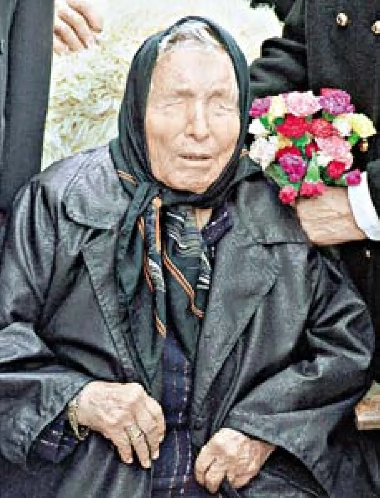 Baba Vanga vodila je običan život sve do svoje 12. godine kada je na misteriozan način izgubila vid tijekom velike oluje ili čudnog tornada. Nekoliko dana nakon kobnog događaja, ovu buduću proročicu pronašla je obitelj koja nije mogla vjerovati što vidi - Vanga je imala zatvorene oči obložene debelim slojem prljavštine i prašine. Isto tako, postoji još jedna priča u kojoj se tvrdi da je baba Vanga bila slijepa od djetinjstva te da je veći dio života provela u bugarskim planinama, Kozhuh. Dok je bila živa, bilo je ljudi koji su vjerovali da ima moć vidovitosti i tražili su je kako bi kontaktirali s mrtvim rođacima. Međutim, Baba Vanga je postala međunarodno poznata četiri godine nakon svoje smrti, kada je 2000. potonula ruska nuklearna podmornica Kursk. Navodno je 1980. predvidjela da će Kursk biti poplavljen, ali se tada vjerovalo da je govorila o ruskom grad Kursku.