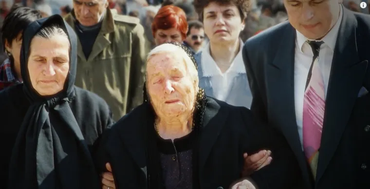 Svi znaju za njezina proročanstva, ali rijetko je tko upoznat s njezinom ljubavnom pričom. Baba Vanga svog je supruga, Dimitra Gushterova, upoznala onog dana kad je ovaj emotivno rastreseni mladić kročio na njezina vrata tražeći je pomoć. Proročica je odmah znala o čemu je riječ i odbila je Dmitru dati bilo kakvu informaciju o profilu ubojice kojeg je on došao &quot;tražiti&quot; kod svoje buduće supruge. Ona i Dmitar nisu imali djece, ali su posvojili djevojčicu. Vanga je odmah znala kako će Dmitar završiti i da mu ona ne može pomoći, njezin voljeni muž, jedini čovjek kojeg je iskreno voljela, stalno je pio i zaključavao se u sobu. Godine 1962. Dmitar je umro od ciroze jetre, a Vanga je ostala udovica. Baba Vanga je preminula 1996. godine u Bugarskoj. 