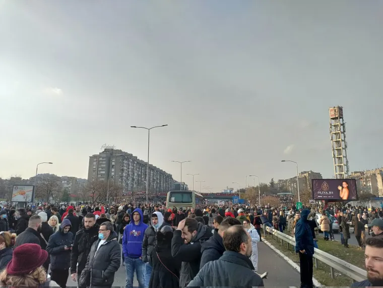 Građani diljem Srbije prosvjeduju protiv eksploatiranja litija, blokirali su prometnice u Beogradu