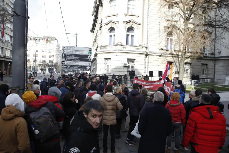 Građani diljem Srbije prosvjeduju protiv eksploatiranja litija, blokirali su prometnice u Beogradu