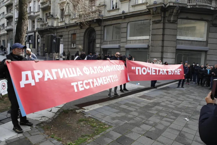 Građani diljem Srbije prosvjeduju protiv eksploatiranja litija, blokirali su prometnice u Beogradu