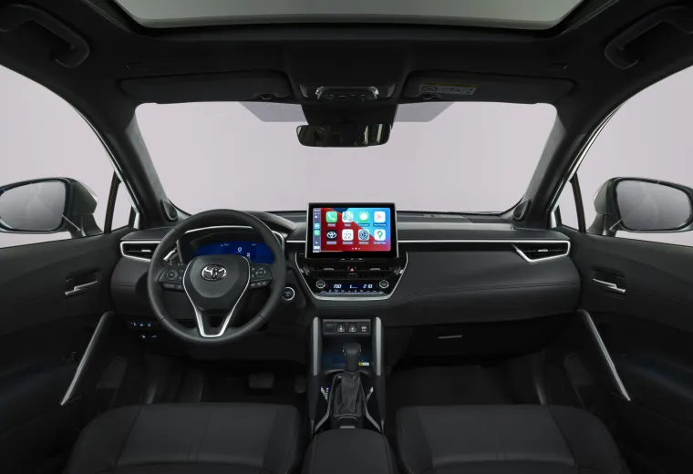 Nudi visoku razinu sigurnosti uz T-Mate: kombinacija zadnje generacije sustava Toyota Safety Sense, uključujući novi sustav zaustavljanja vožnje u nuždi (Emergency Driving Stop System) kao i dodatni napredni aktivni sustavi pomoći u vožnji i pri parkiranju 