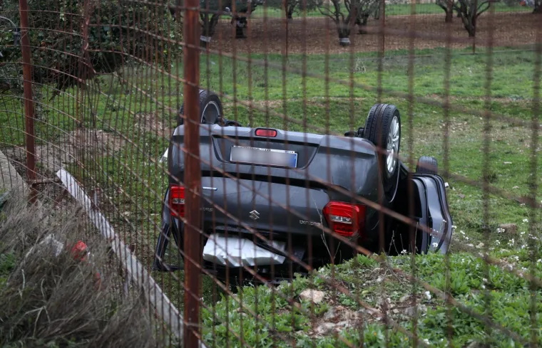 Nesreća kod &Scaron;ibenika: Automobil zavr&scaron;io na krovu, vozač prebačen u bolnicu