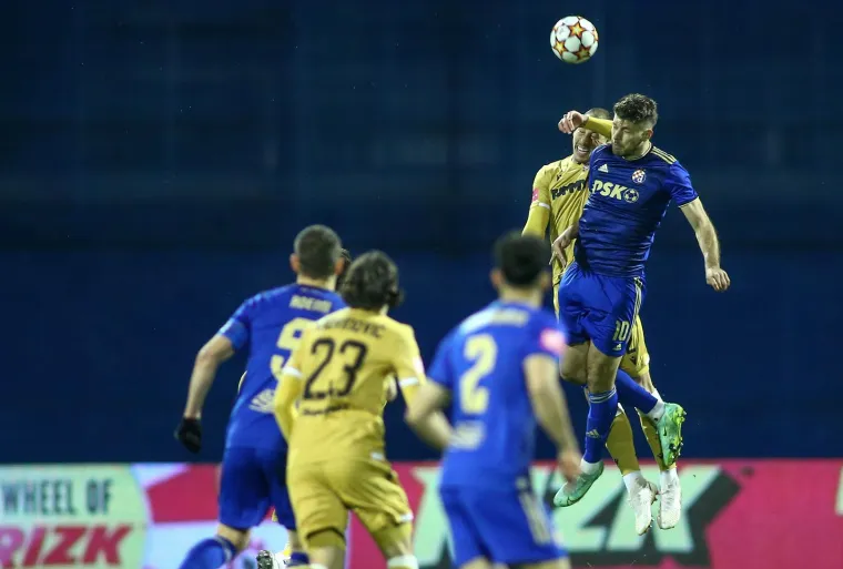 Pogledajte kako je izgledala velika borba Dinama i Hajduka u prvom derbiju sezone