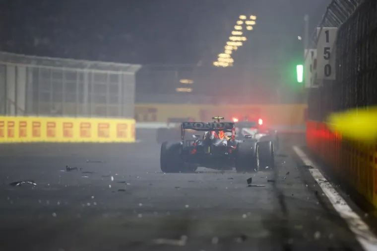 Hamilton slavio nakon prave ludnice, ne pamtimo kada je bilo ovoliko sudara