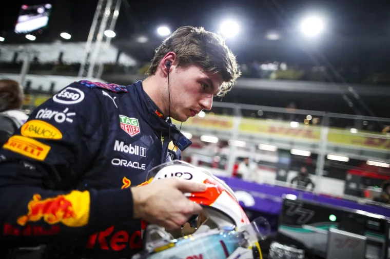 Tek &scaron;to je utrka ponovo počela, Hamilton i Verstappen vodili su veliku borbu za prvo mjesto, a Schumacherov momčadski kolega Nikita Mazepin također je razbio svoj bolid i utrka je ponovo prekinuta.