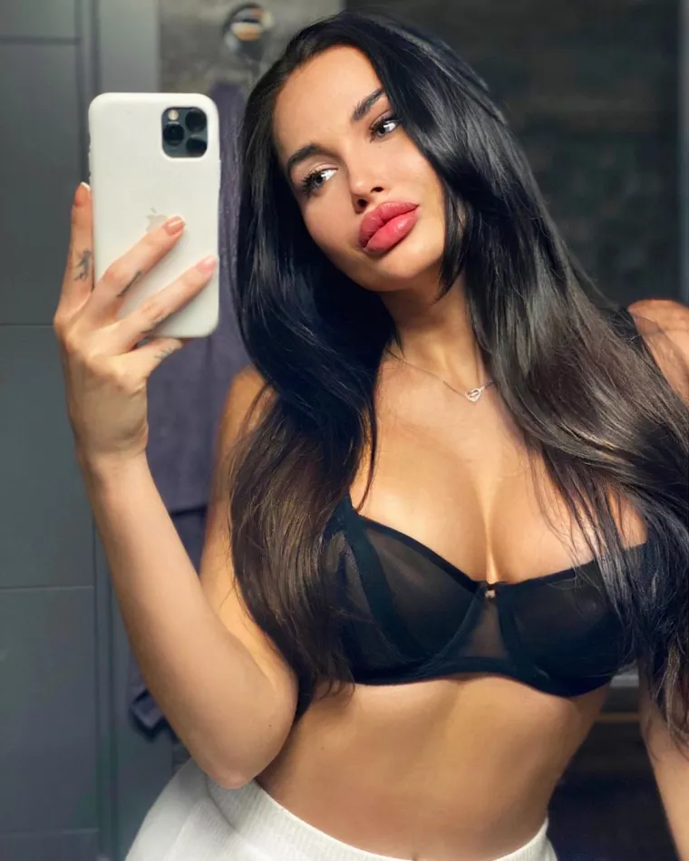 Nikome ne dalo da u životu žene bude samo ogledalo: Čuda vidi&scaron;, a samo ih u ti&scaron;ini i bez dodira živi&scaron;