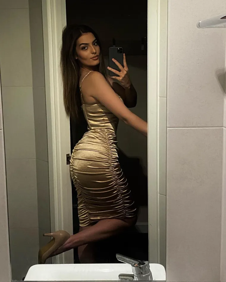 Nikome ne dalo da u životu žene bude samo ogledalo: Čuda vidi&scaron;, a samo ih u ti&scaron;ini i bez dodira živi&scaron;