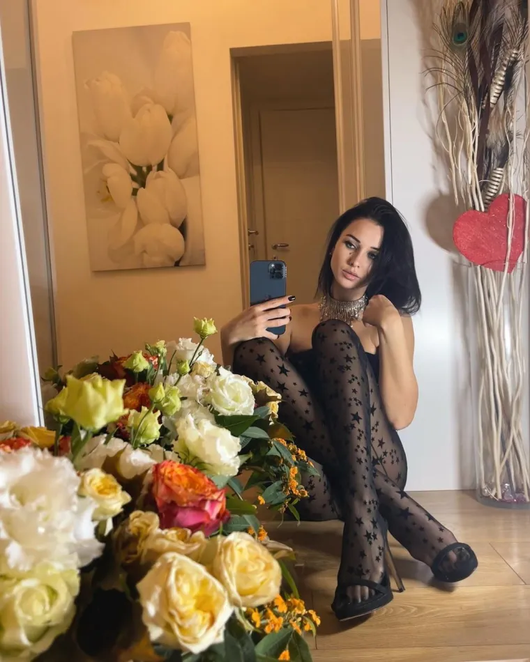 Nikome ne dalo da u životu žene bude samo ogledalo: Čuda vidi&scaron;, a samo ih u ti&scaron;ini i bez dodira živi&scaron;