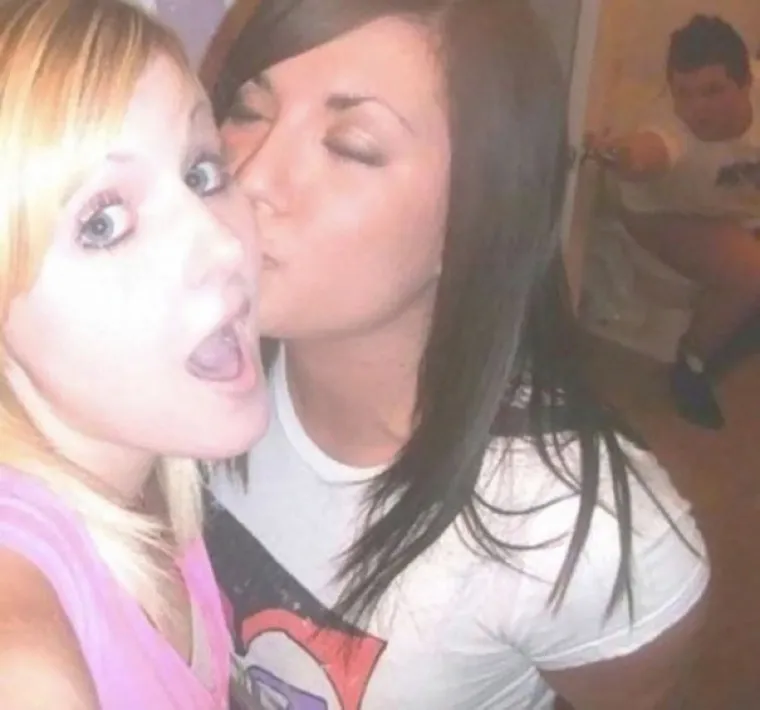 Nikome ne dalo da u životu žene bude samo ogledalo: Čuda vidi&scaron;, a samo ih u ti&scaron;ini i bez dodira živi&scaron;