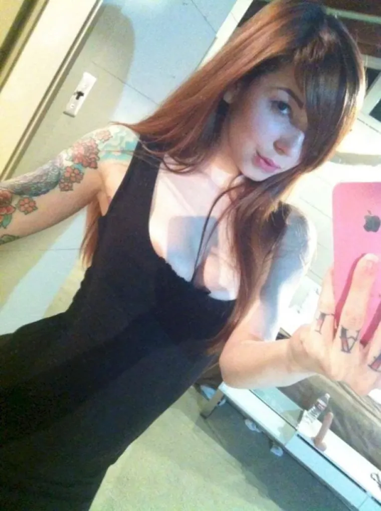 Nikome ne dalo da u životu žene bude samo ogledalo: Čuda vidi&scaron;, a samo ih u ti&scaron;ini i bez dodira živi&scaron;