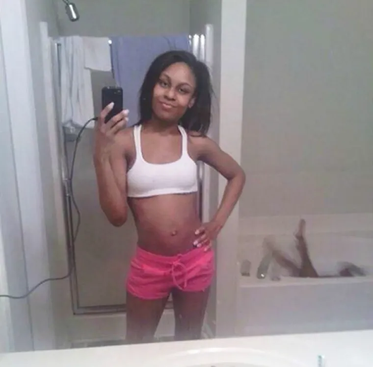 Nikome ne dalo da u životu žene bude samo ogledalo: Čuda vidi&scaron;, a samo ih u ti&scaron;ini i bez dodira živi&scaron;