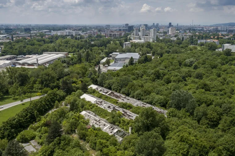 Ovako izgleda 'hrvatski Harvard'! Svečano ga otvorili Mesić i Sanader, trebao je biti meka za studente, a sada propada