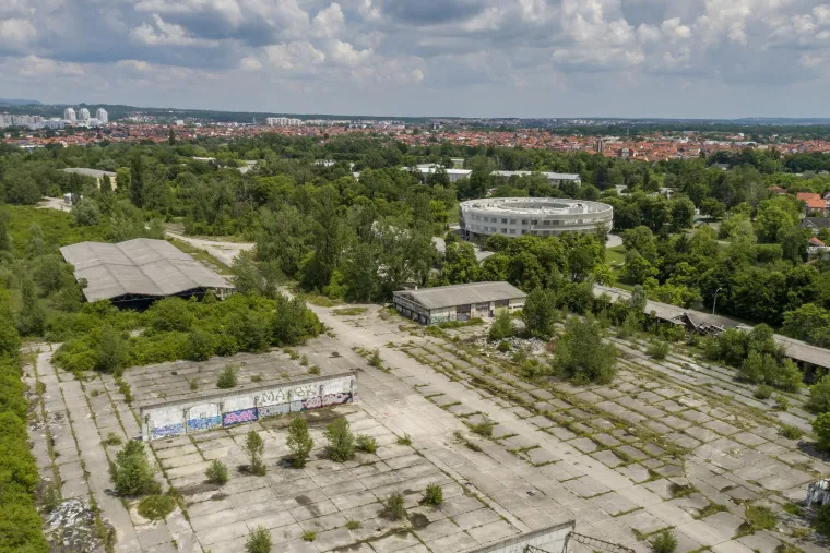 Ovako izgleda 'hrvatski Harvard'! Svečano ga otvorili Mesić i Sanader, trebao je biti meka za studente, a sada propada