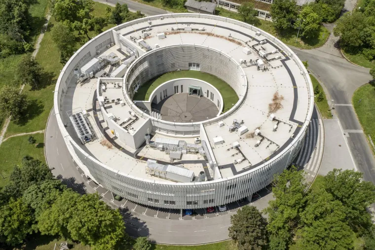 Ovako izgleda 'hrvatski Harvard'! Svečano ga otvorili Mesić i Sanader, trebao je biti meka za studente, a sada propada