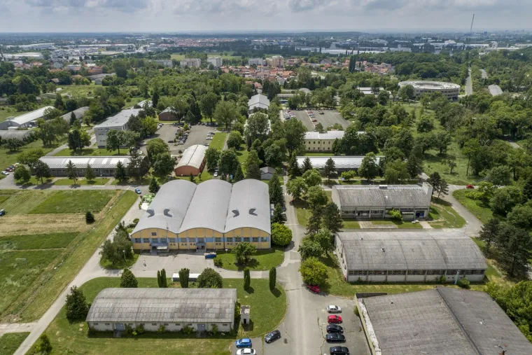 Ovako izgleda 'hrvatski Harvard'! Svečano ga otvorili Mesić i Sanader, trebao je biti meka za studente, a sada propada