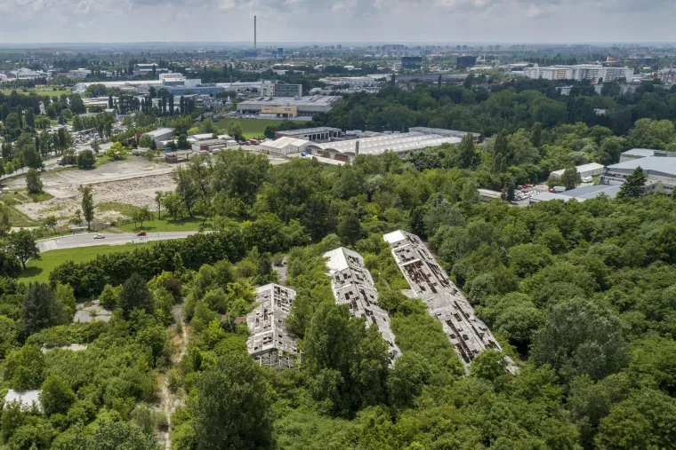 Ovako izgleda 'hrvatski Harvard'! Svečano ga otvorili Mesić i Sanader, trebao je biti meka za studente, a sada propada