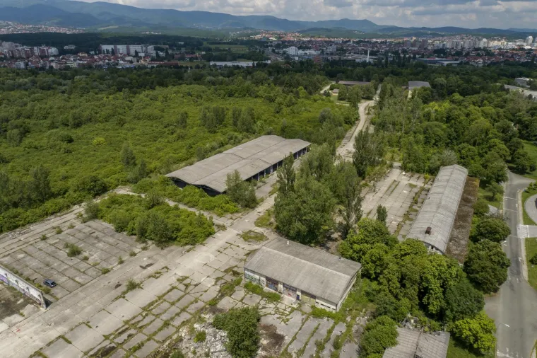 Ovako izgleda 'hrvatski Harvard'! Svečano ga otvorili Mesić i Sanader, trebao je biti meka za studente, a sada propada