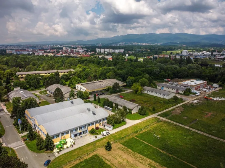 Ovako izgleda 'hrvatski Harvard'! Svečano ga otvorili Mesić i Sanader, trebao je biti meka za studente, a sada propada