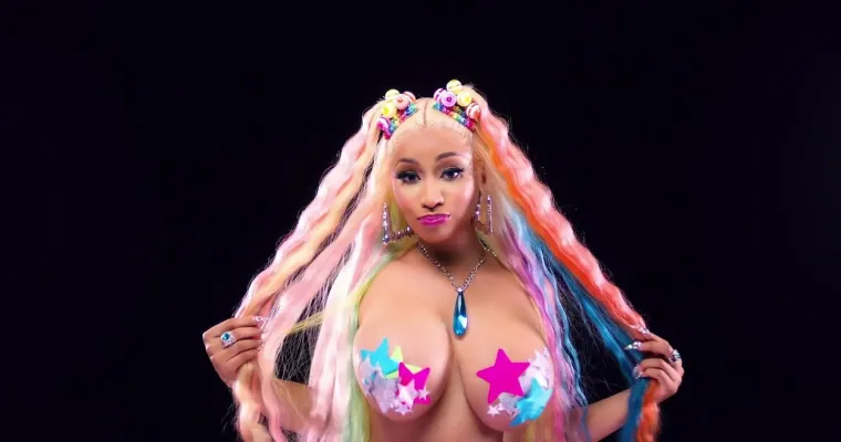 Njezini su singlovi četiri puta dospjeli u top pet pozicija na Billboard Hot 100 ljestvici.
