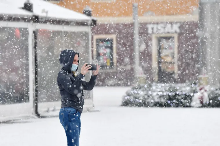 Dugo i&scaron;čekivani snijeg zabijelio je dijelove Hrvatske