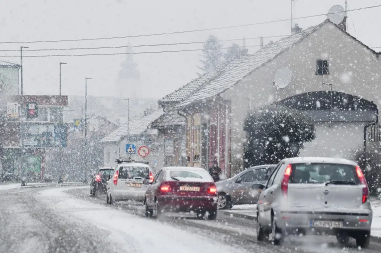 Dugo i&scaron;čekivani snijeg zabijelio je dijelove Hrvatske