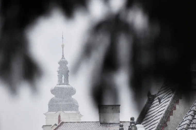 Dugo i&scaron;čekivani snijeg zabijelio je dijelove Hrvatske