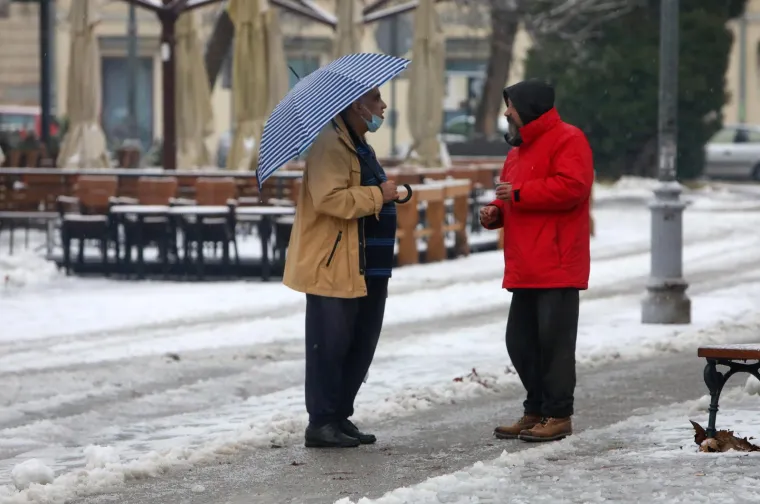 Dugo i&scaron;čekivani snijeg zabijelio je dijelove Hrvatske