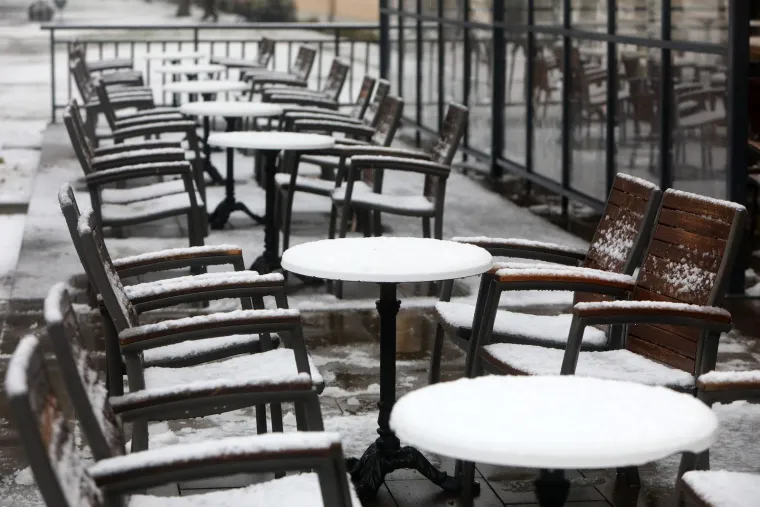 Prvi snijeg ove zime zabijelio je Karlovac.