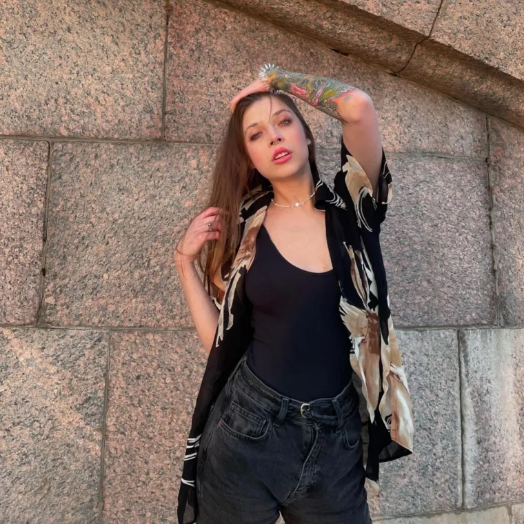 Napaljena Miha uputila otvorenu nemoralnu ponudu: 'Postani kralj i radi mi cijelu noć &scaron;to mi drugi čine u pornićima'