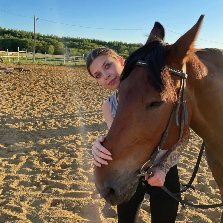 Napaljena Miha uputila otvorenu nemoralnu ponudu: 'Postani kralj i radi mi cijelu noć &scaron;to mi drugi čine u pornićima'