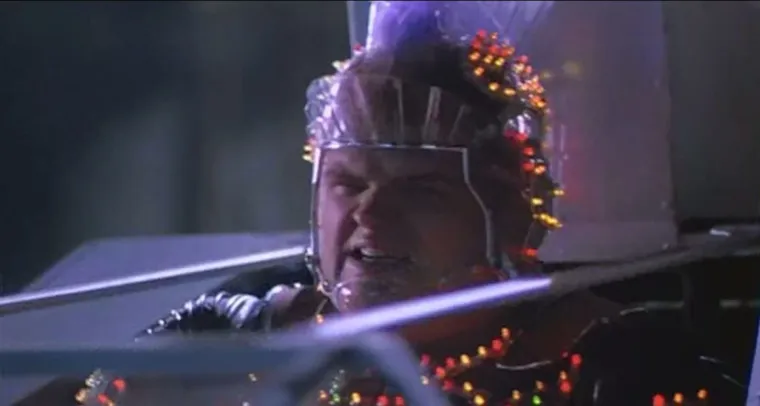 Čak su i deepfake snimke bile predmet cyberpunka, u filmu  Trkač (Running man), a roman Cryptonomicon Neala Stephensona iz 1999. je predstavio i koncept kriptovaluta. 