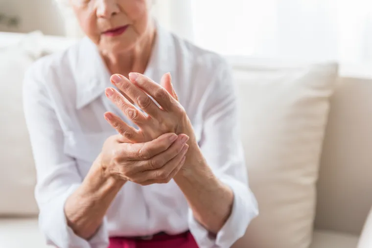 Vrlo je često da ljudi s artritisom imaju i druga kronična (dugoročna) stanja (komorbiditet). Prema Centrima za kontrolu i prevenciju bolesti (CDC), nešto više od 22% odraslih u Sjedinjenim Državama ima artritis, ali artritis je češći kod onih s drugim kroničnim stanjima. Od 2013. do 2015. godine prevalencija artritisa u odraslih s drugim dugotrajnim stanjima (stopa komorbiditeta) bila je 31% za one s pretilošću, 47% za one s dijabetesom, 49% za one sa srčanim bolestima.