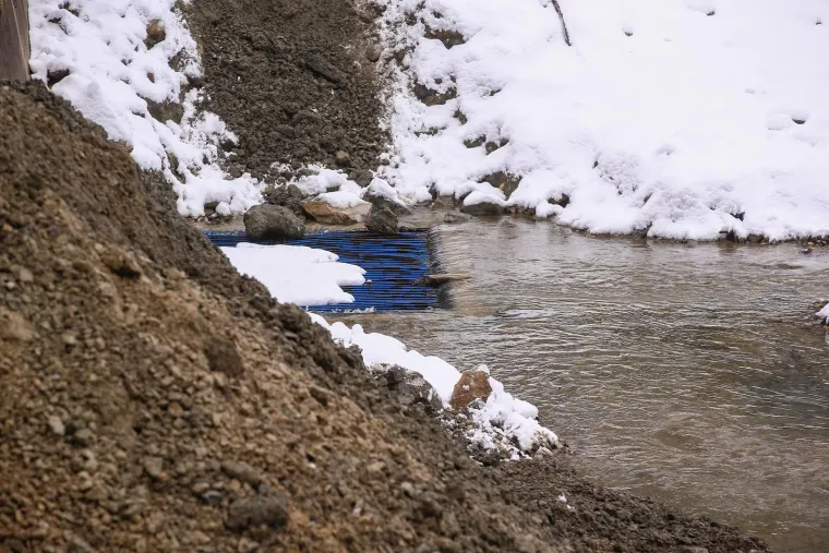 Ovo nisu radili punih 60 godina! Ispod snijega nazire se što se događa s jezerom popularnog dvorca