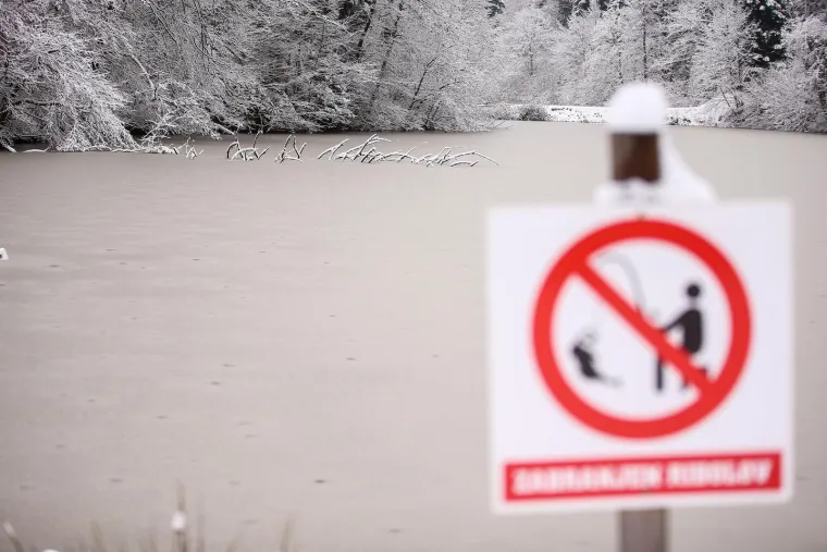 Ovo nisu radili punih 60 godina! Ispod snijega nazire se što se događa s jezerom popularnog dvorca