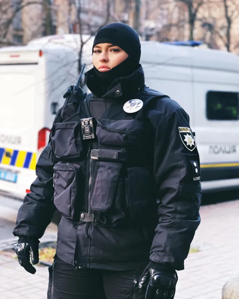 Zgodna policajka zaludjela brojne na društvenim mrežama, brzo ćete shvatiti zašto je zovu Mašina!