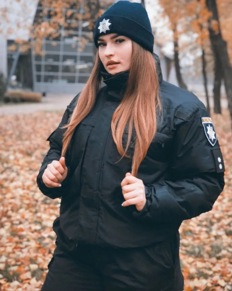 Zgodna policajka zaludjela brojne na društvenim mrežama, brzo ćete shvatiti zašto je zovu Mašina!