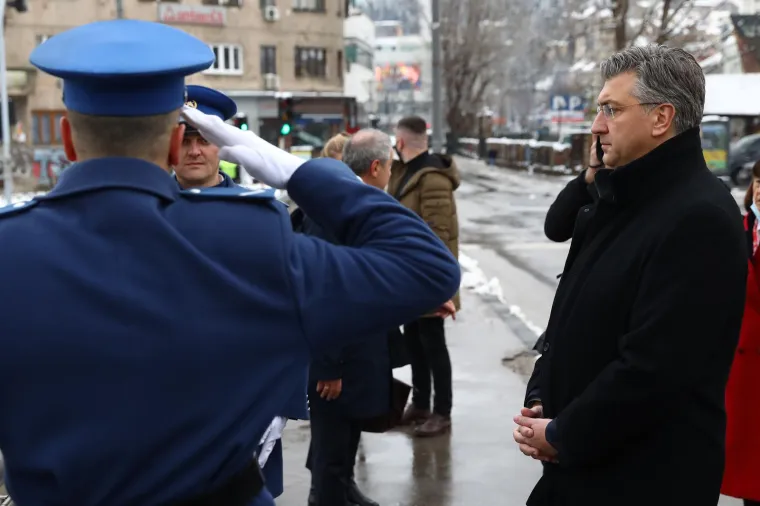 Stavio je cvijeće na Mostu Suade i Olge, a tu su ubijeni i sarajevski 'Romeo i Julija': Zašto se tako zove?