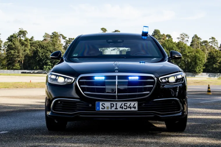 S 680 GUARD zadovoljava najvišu razinu sigurnosti i posebno je otporan na eksplozivna punjenja, kao i na balističke rakete.