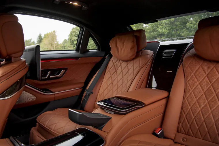 Mercedes-Benz proizvodi specijalna zaštitna vozila od 1928. godine, što znači da ima više od 90 godina iskustva u zaštiti moćnika diljem svijeta, a sve je počelo s modelom Nürburg 460.