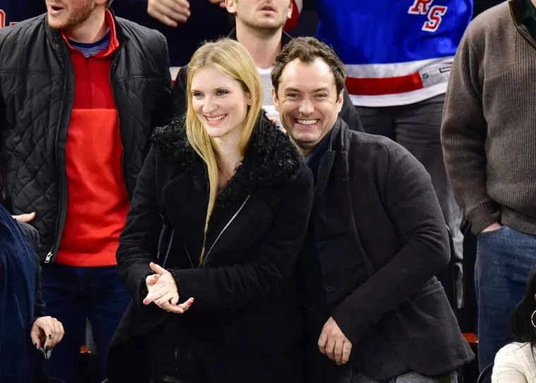 JUDE LAW I PHILLIPA COAN - Prošla je godina bila vesela i za glumca Jude Lawa. Naime, sa suprugom Phillipom dobio je šesto dijete. Doduše, njoj je ono prvo, a njemu peto. 